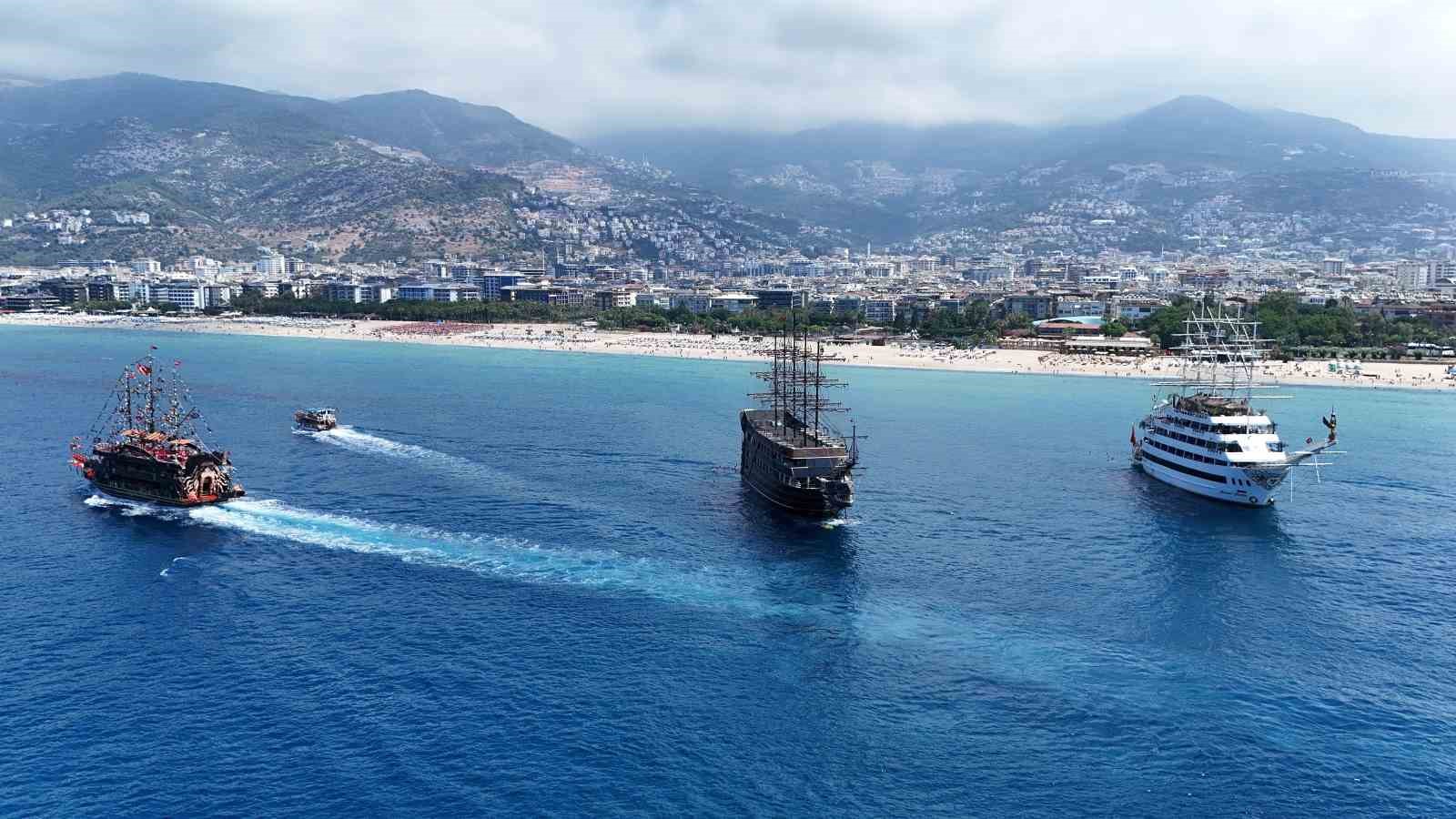 alanyada hava 33 deniz 29 dereceyi gordu turistler denize kostu 1 urGv89Xy
