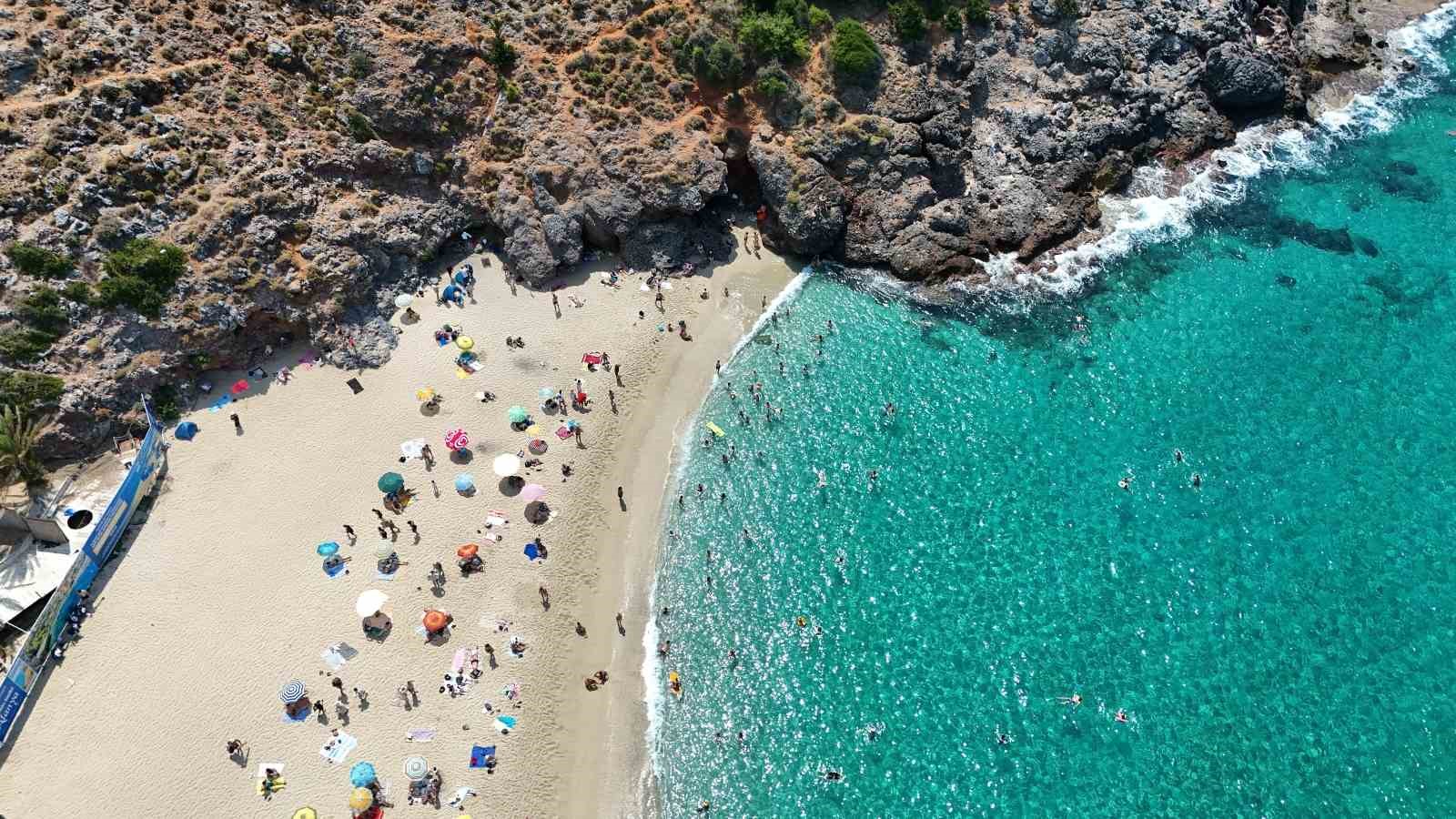 alanyada hava 33 deniz 29 dereceyi gordu turistler denize kostu 3 PVUkgWEj