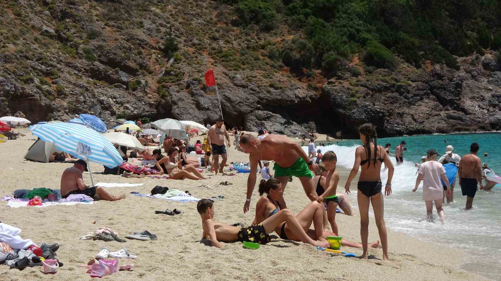 Alanya’da hava sıcaklığı 30 dereceyi gördü, turistler sahile koştu 5 alanyada hava sicakligi 30 dereceyi gordu turistler sahile kostu 1 h1bha5Rp