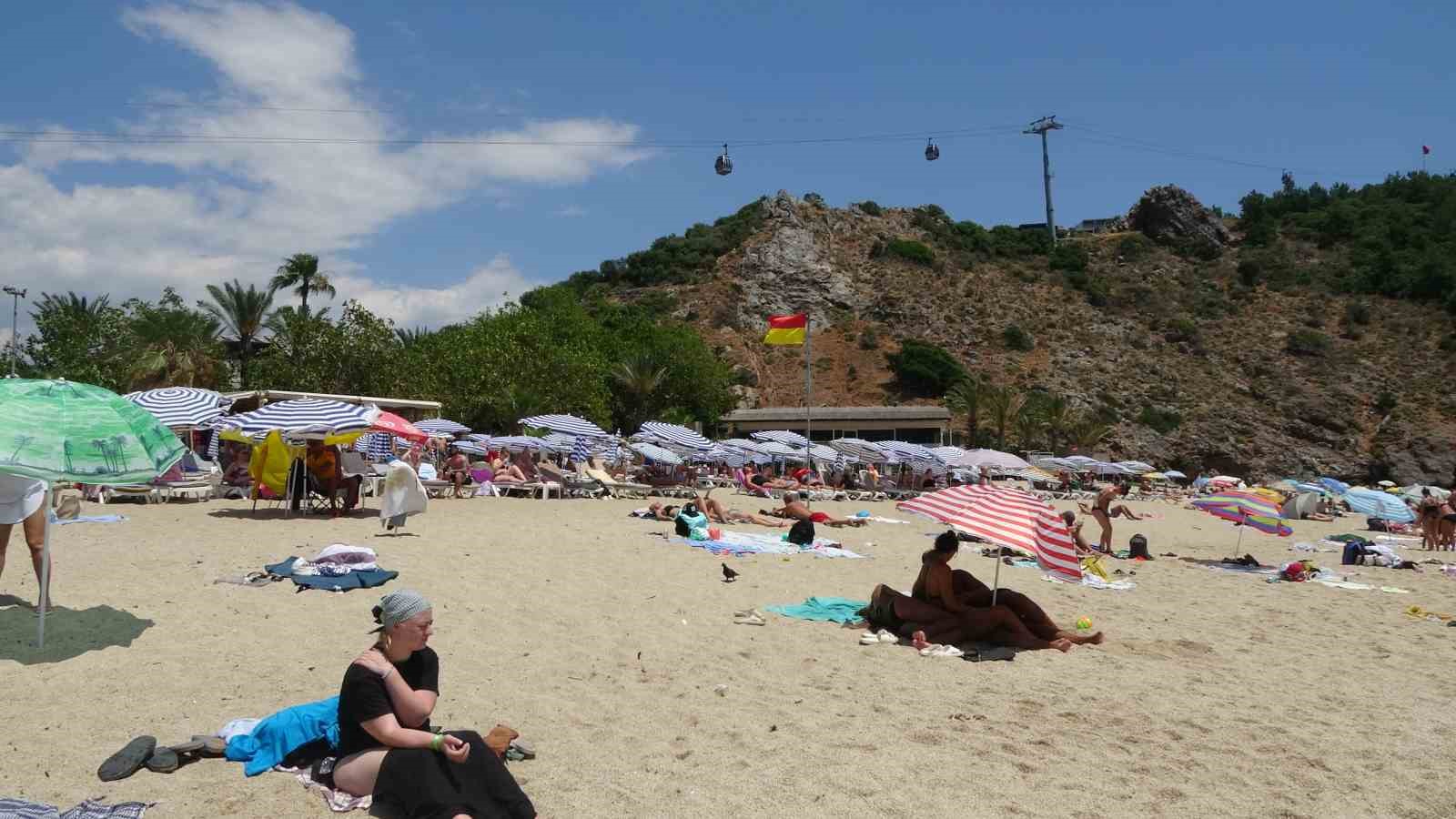Alanya’da hava sıcaklığı 30 dereceyi gördü, turistler sahile koştu 11 alanyada hava sicakligi 30 dereceyi gordu turistler sahile kostu 7 2rzljAJI