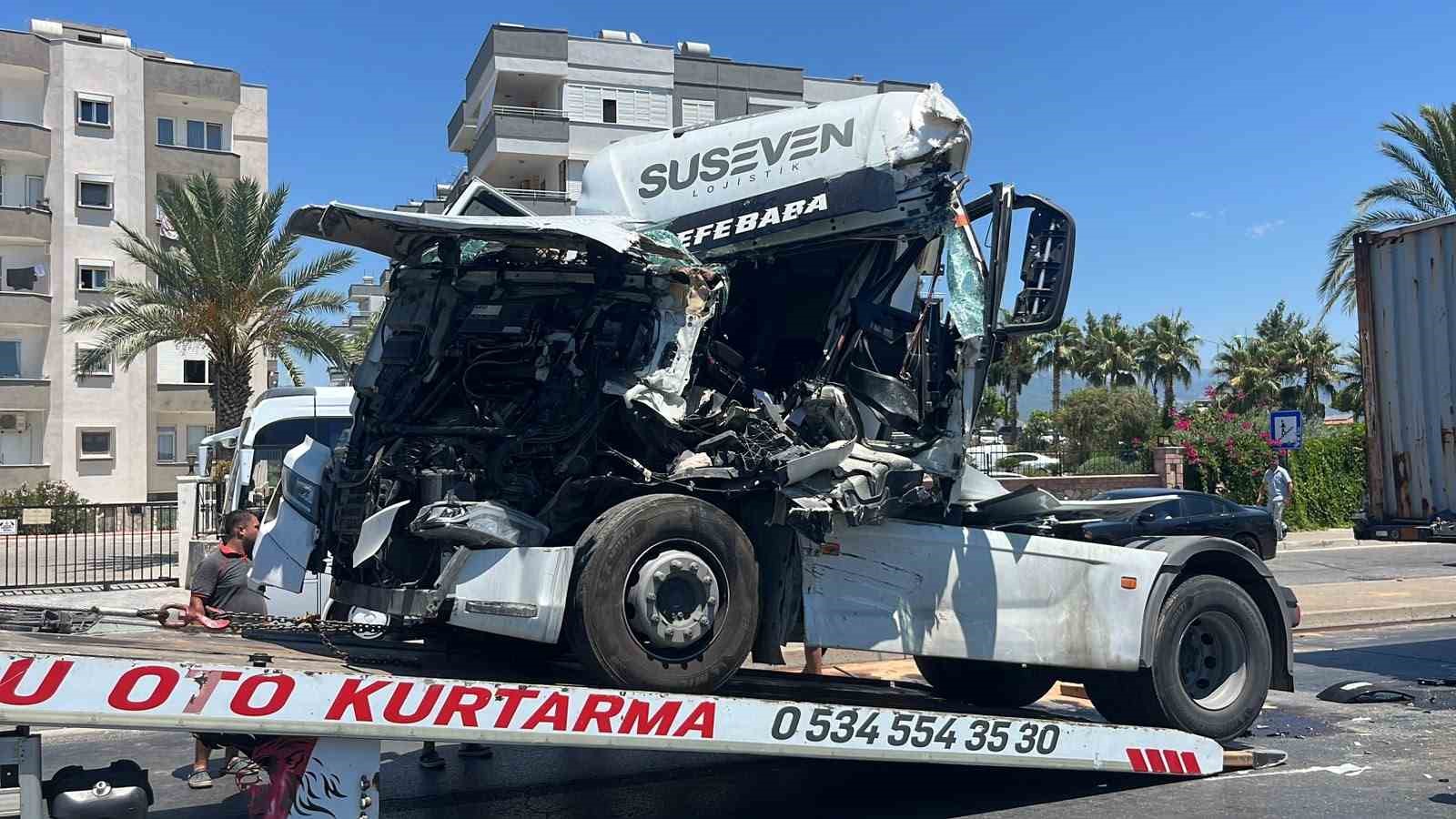 Alanya’da iki tır çarpıştı: D-400’de kilometrelerce araç kuyruğu oluştu 5 alanyada iki tir carpisti d 400de kilometrelerce arac kuyrugu olustu 1 ALcBQiX2
