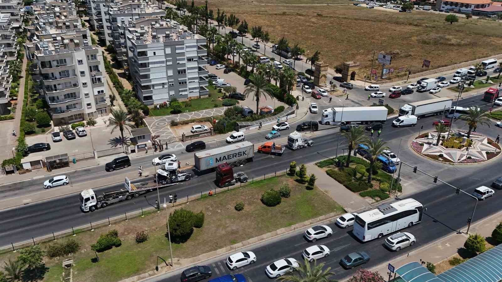 Alanya’da iki tır çarpıştı: D-400’de kilometrelerce araç kuyruğu oluştu 14 alanyada iki tir carpisti d 400de kilometrelerce arac kuyrugu olustu 10 faYpY3eu