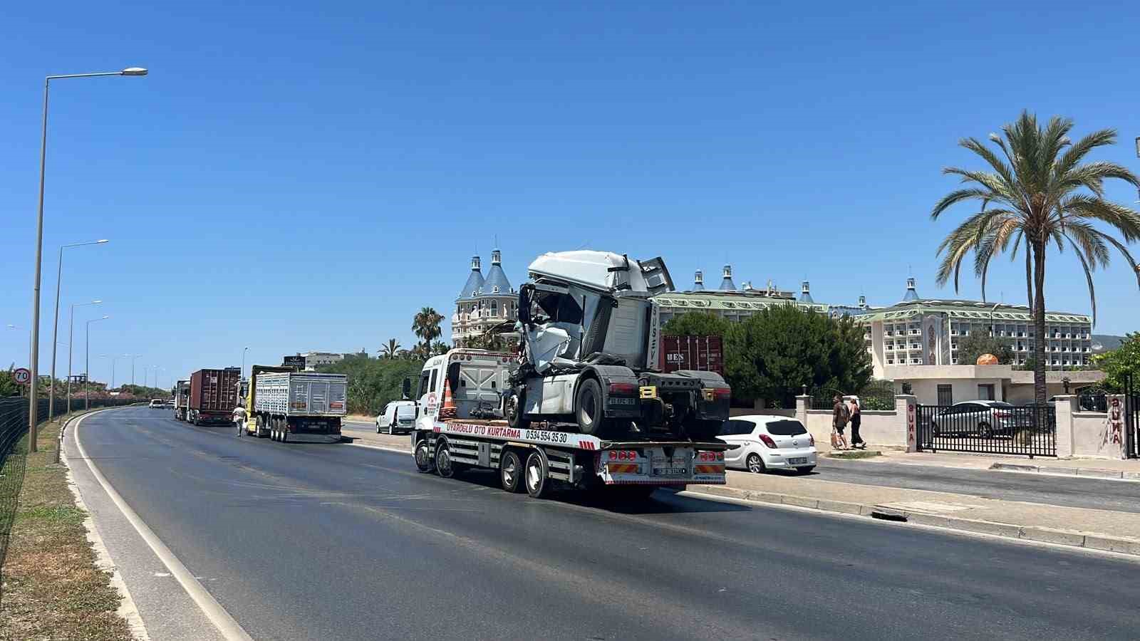 Alanya’da iki tır çarpıştı: D-400’de kilometrelerce araç kuyruğu oluştu 9 alanyada iki tir carpisti d 400de kilometrelerce arac kuyrugu olustu 5 epEJLBdL
