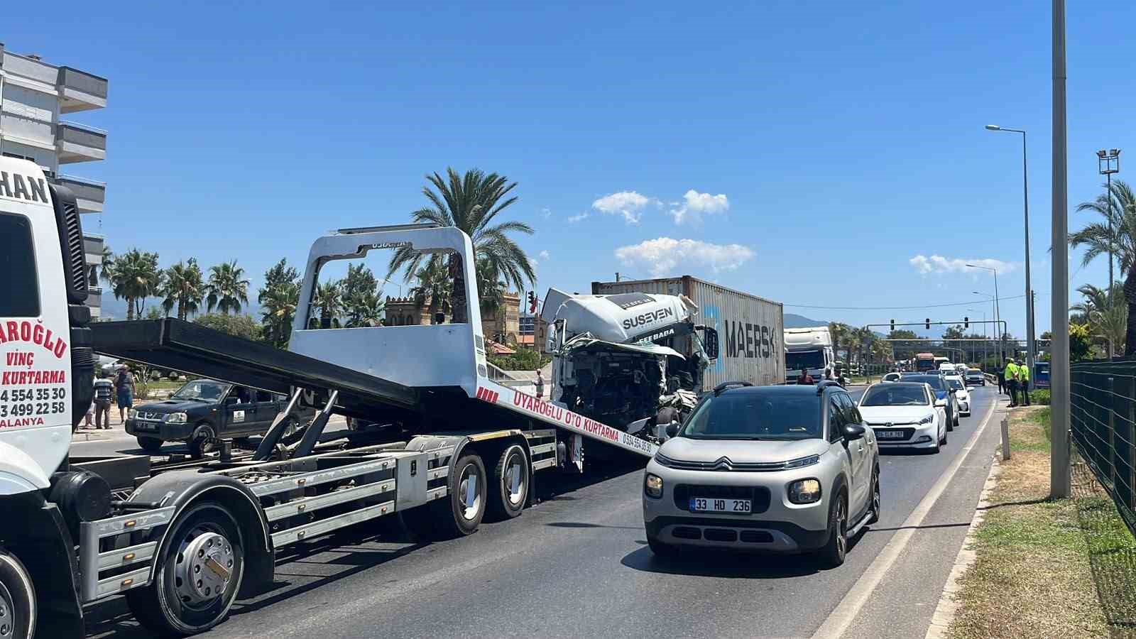 Alanya’da iki tır çarpıştı: D-400’de kilometrelerce araç kuyruğu oluştu 12 alanyada iki tir carpisti d 400de kilometrelerce arac kuyrugu olustu 8 wU32lsPJ