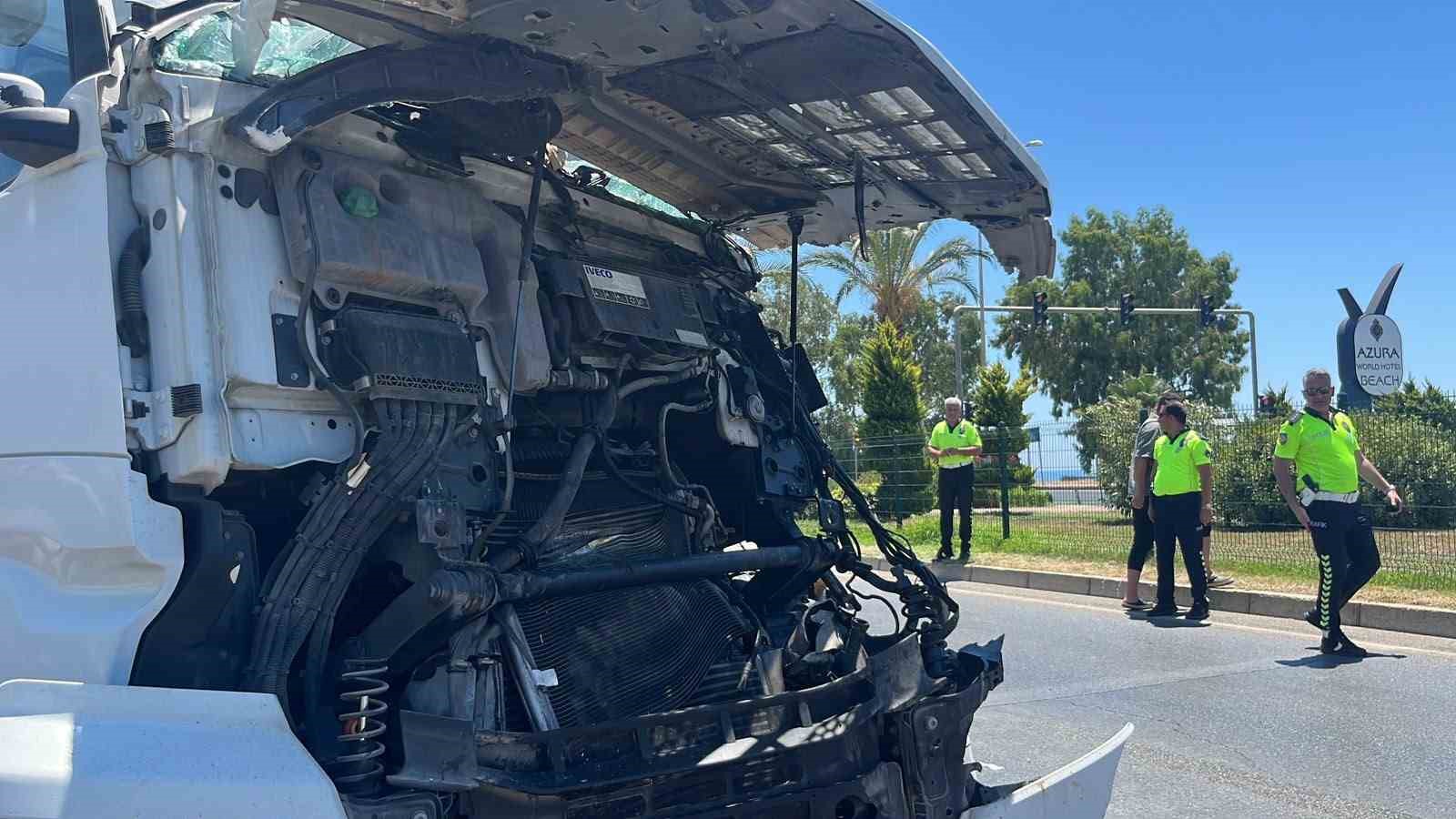 Alanya’da iki tır çarpıştı: D-400’de kilometrelerce araç kuyruğu oluştu 13 alanyada iki tir carpisti d 400de kilometrelerce arac kuyrugu olustu 9