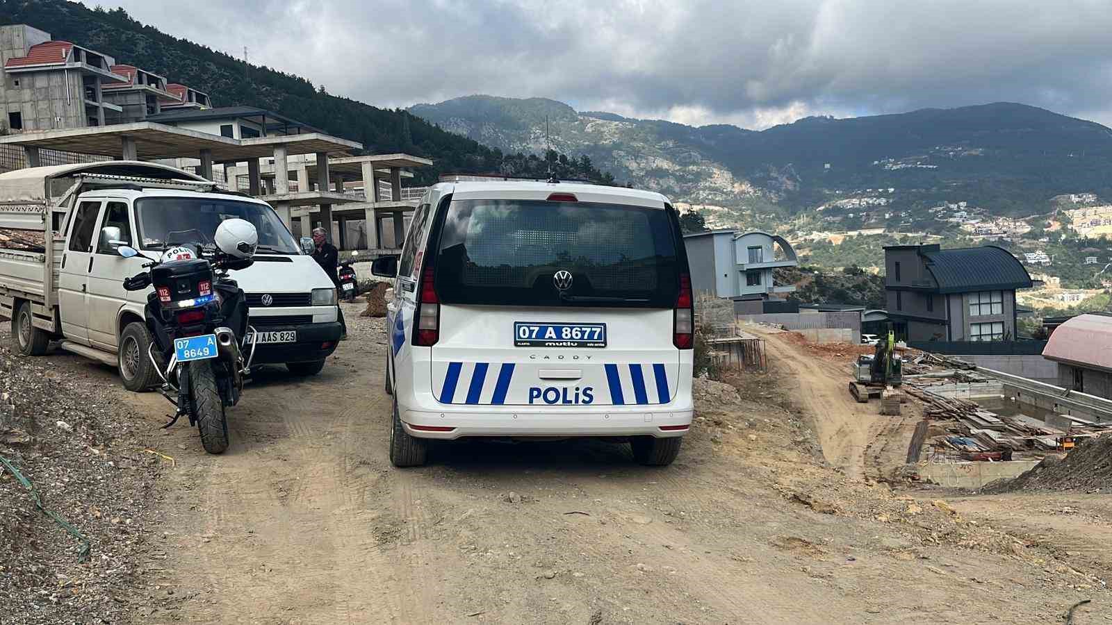 Alanya’da işçilerin kaldığı konteyner alevlere teslim oldu 6 alanyada iscilerin kaldigi konteyner alevlere teslim oldu 2 dHeQiVne
