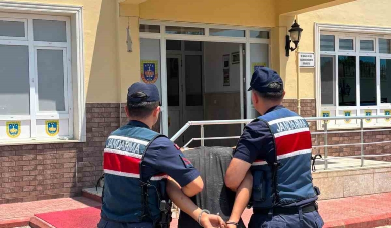 alanyada-jandarmayim-deyip-hesap-odemeden-ayrilan-supheliye-operasyon-V8W4jtkV.jpg