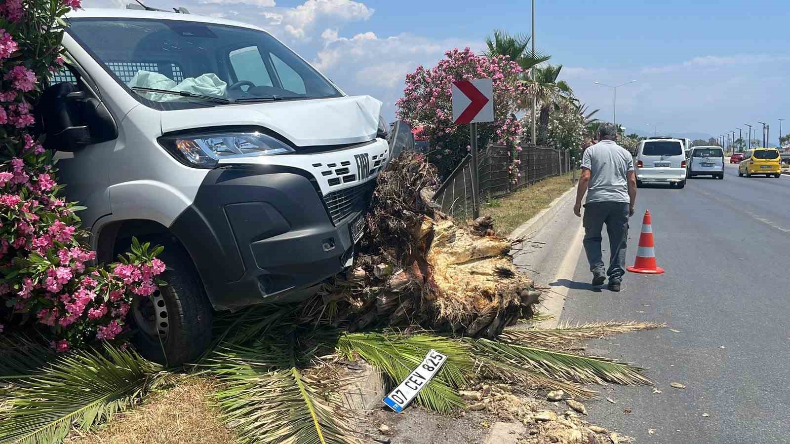 Alanya’da kamyonet ile çarpışan motosikletin genç sürücü hayatını kaybetti 7 alanyada kamyonet ile carpisan motosikletin genc surucu hayatini kaybetti 3 WnOMifrn