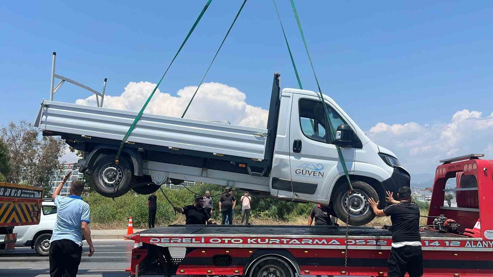 Alanya’da kamyonet ile çarpışan motosikletin genç sürücü hayatını kaybetti 11 alanyada kamyonet ile carpisan motosikletin genc surucu hayatini kaybetti 7 DCXEg4vh