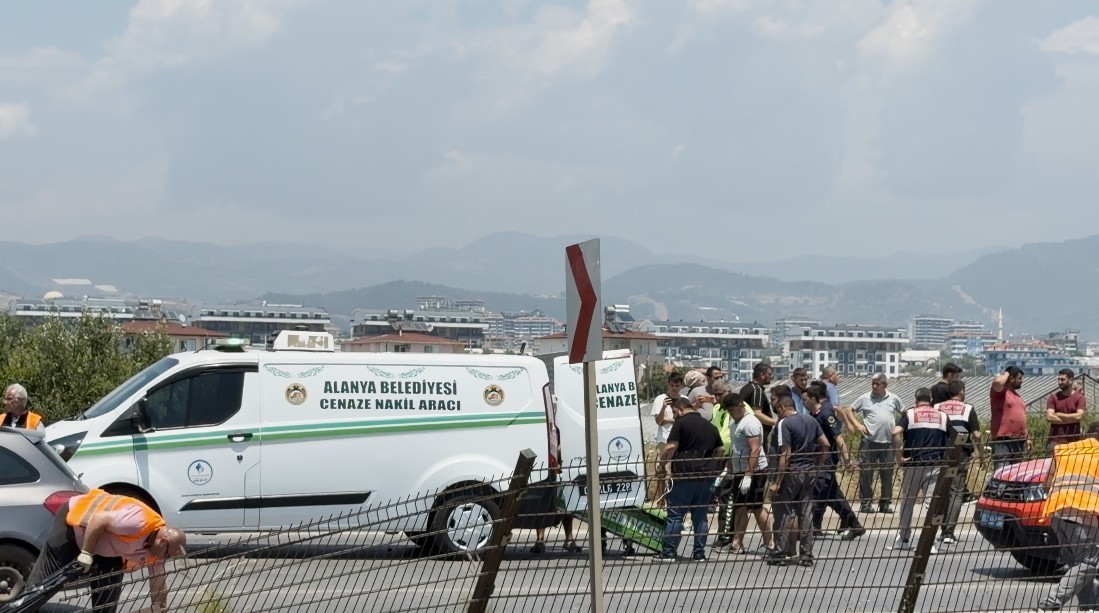 Alanya’da kamyonet ile çarpışan motosikletin genç sürücü hayatını kaybetti 12 alanyada kamyonet ile carpisan motosikletin genc surucu hayatini kaybetti 8 CC8pKDb5