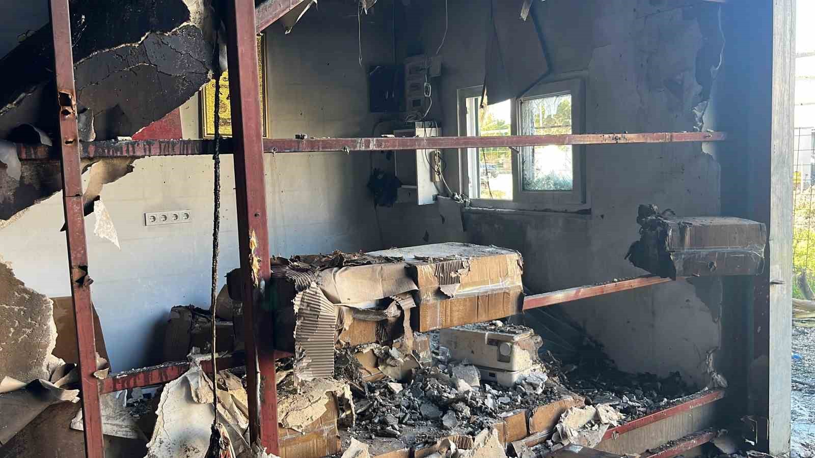 alanyada klima deposundaki yanginin boyutu gun aydinlaninca ortaya cikti 5