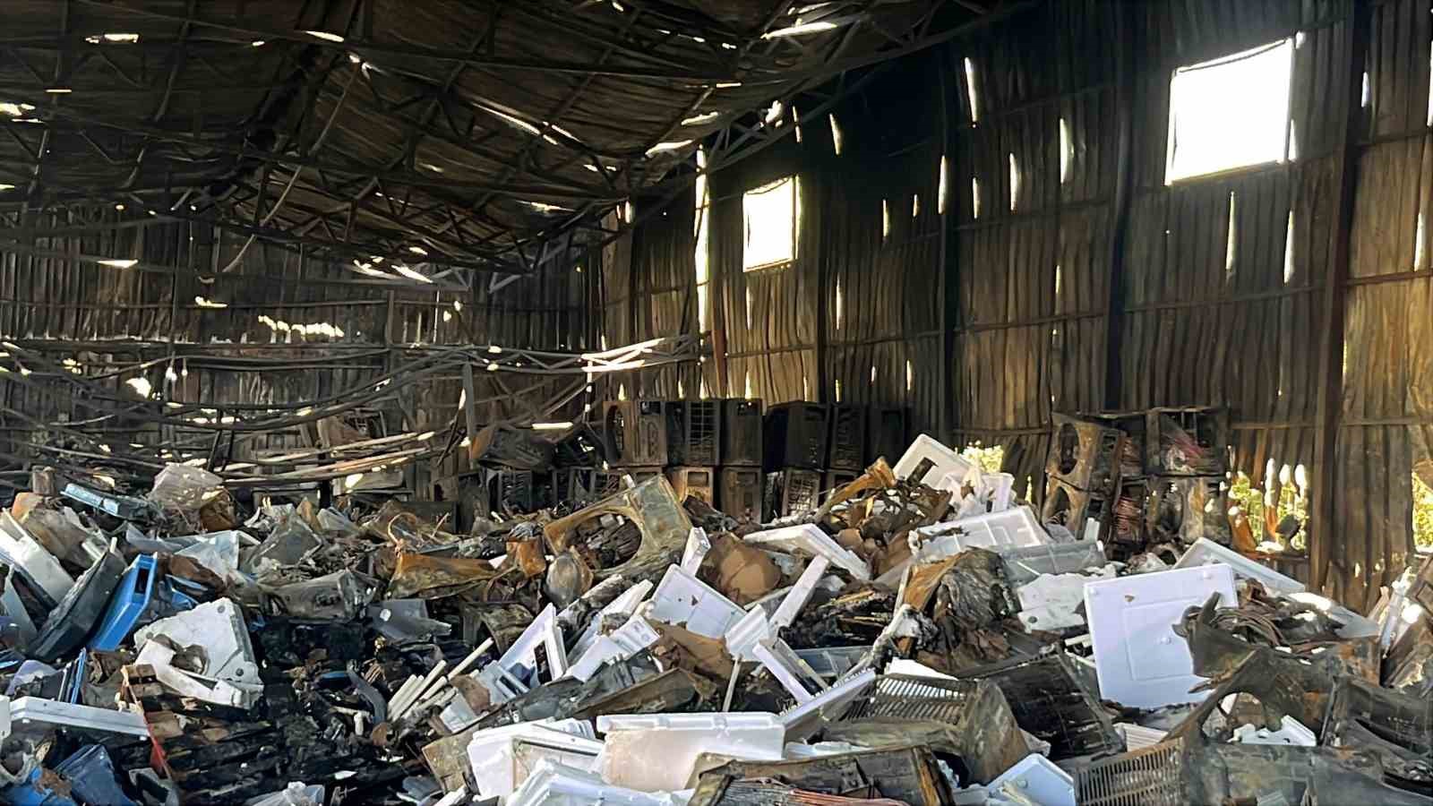alanyada klima deposundaki yanginin boyutu gun aydinlaninca ortaya cikti 7 1ZFOdk2t