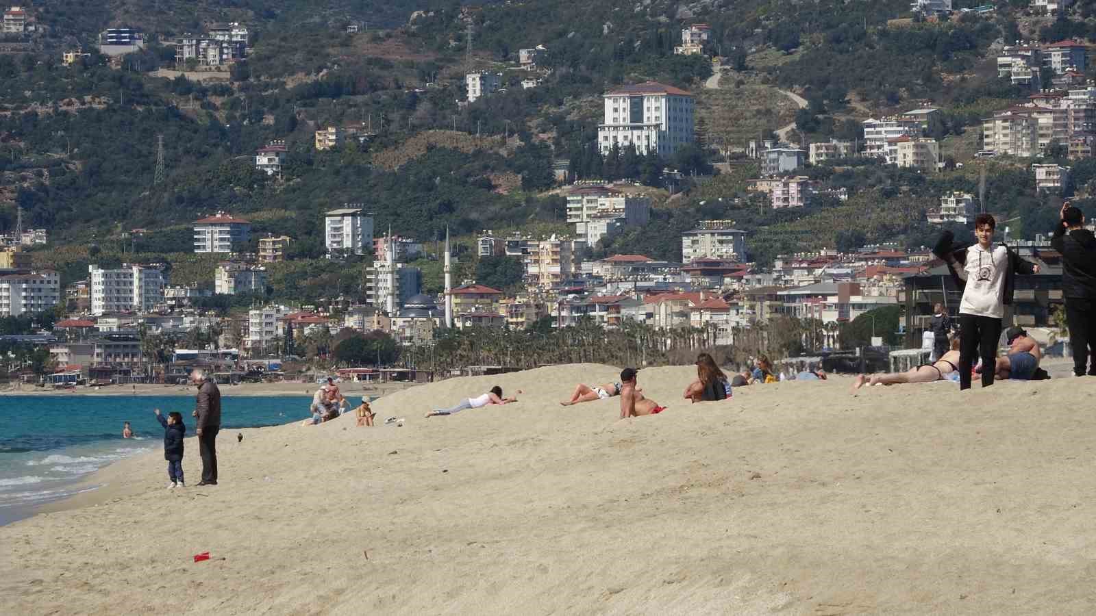 alanyada mart ayi ortasinda yaz goruntuleri hava sicakligi 20 dereceye cikinca deniz ve gunesin if9ZJcSw