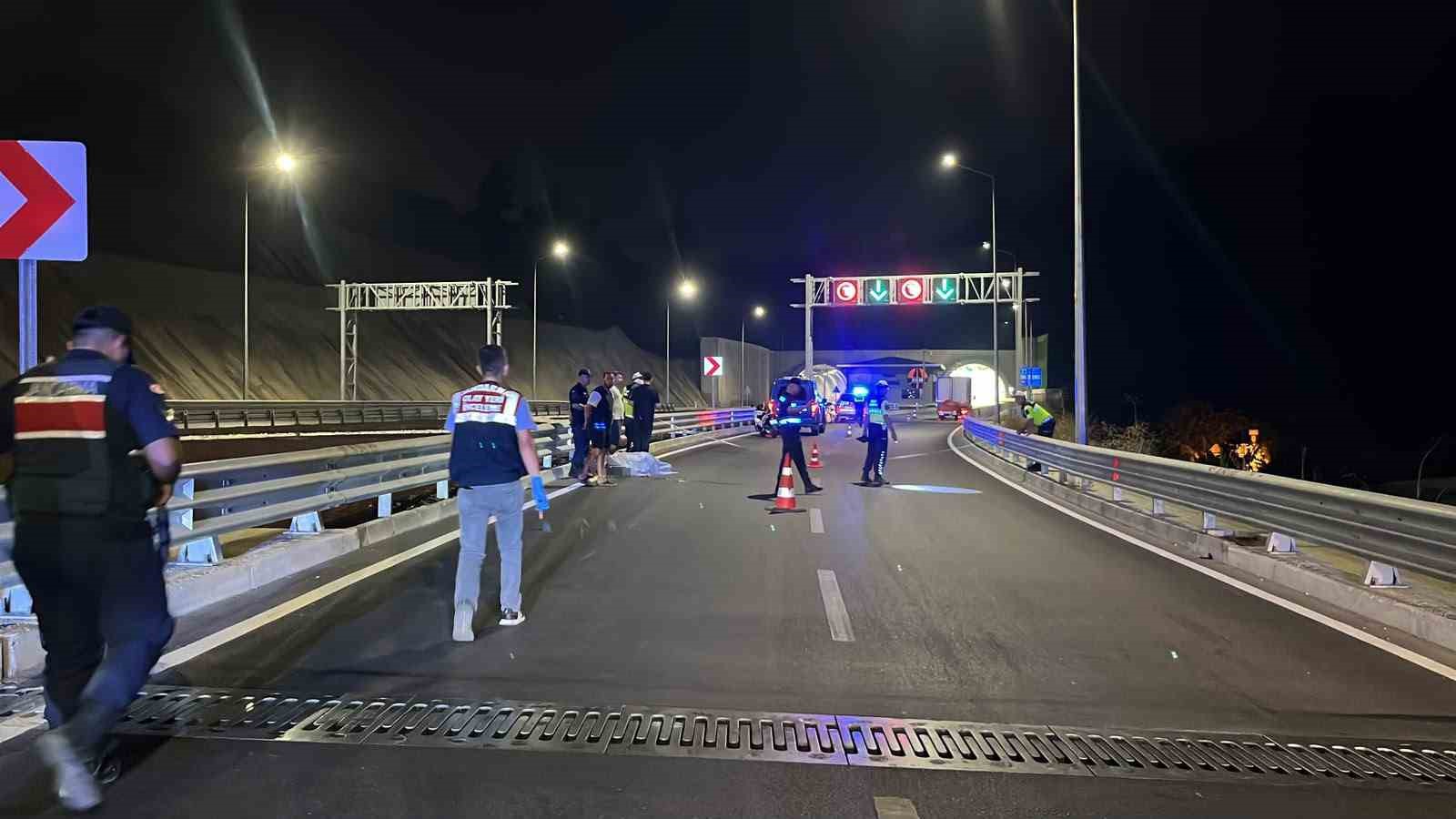 alanyada motosiklet bariyerlere carpti surucu hayatini kaybetti 3 4UnNI9CX