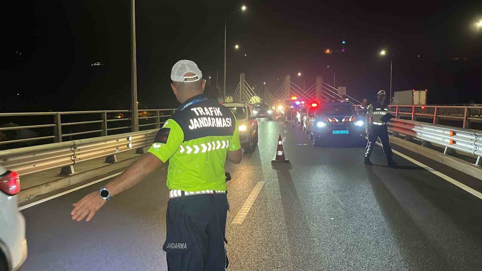 alanyada motosiklet bariyerlere carpti surucu hayatini kaybetti 4 kBF4O7OQ
