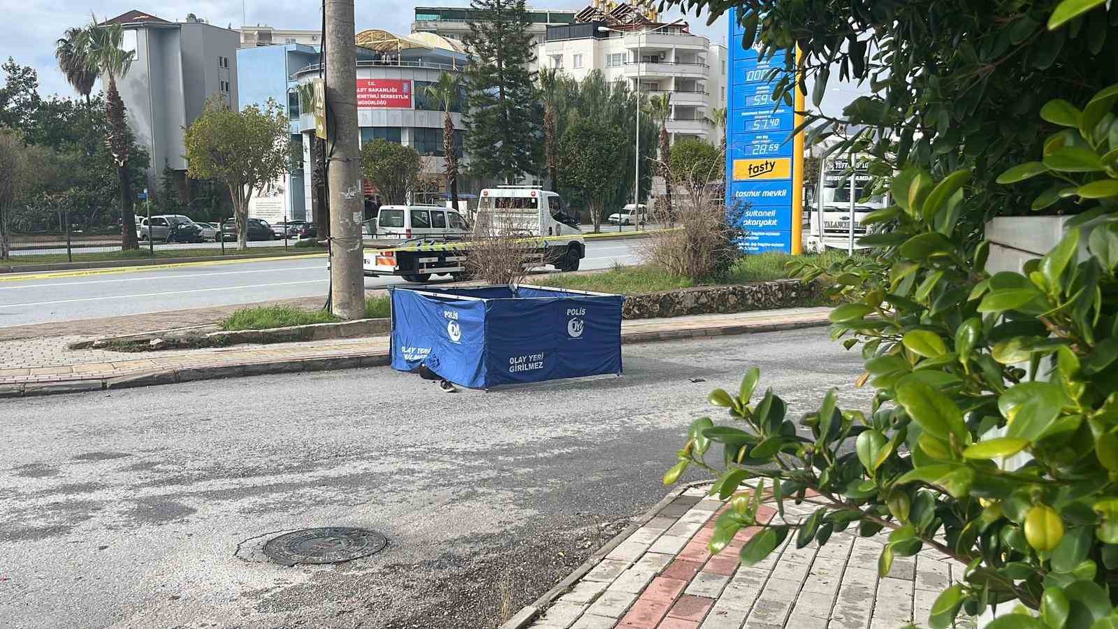 alanyada olumle sonuclanan trafik kazasi guvenlik kamerasina yansidi 0 mlDWIf8Z