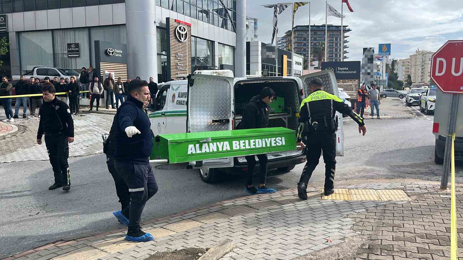 alanyada olumle sonuclanan trafik kazasi guvenlik kamerasina yansidi 1 XPKrt4Hp
