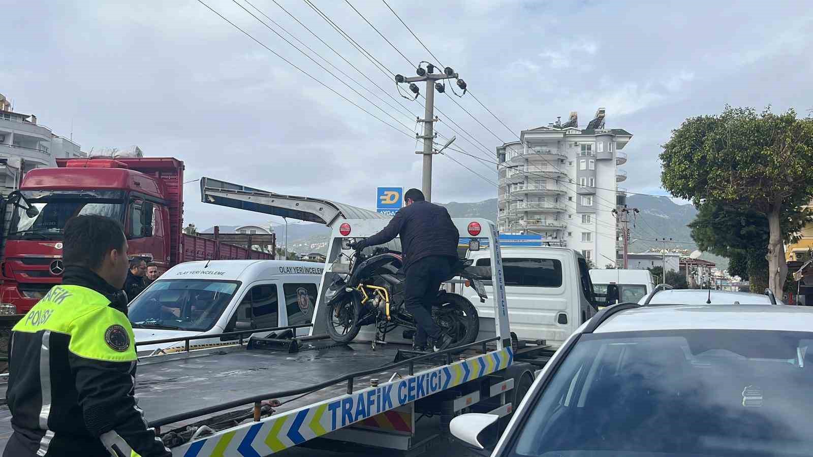 alanyada olumle sonuclanan trafik kazasi guvenlik kamerasina yansidi 11 kajZzzch