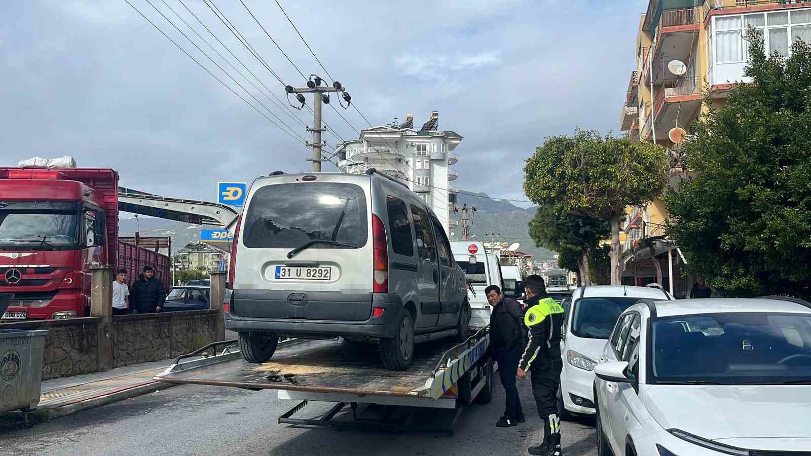 alanyada olumle sonuclanan trafik kazasi guvenlik kamerasina yansidi 3 pNkfOSNd