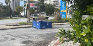 alanyada-olumle-sonuclanan-trafik-kazasi-guvenlik-kamerasina-yansidi-avnmQf1Q.jpg