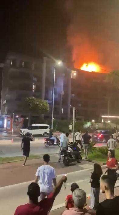 Alanya’da otelin çatı katında yangın: Konaklayan misafirler tedbir amaçlı tahliye edildi 14 alanyada otelin cati katinda yangin konaklayan misafirler tedbir amacli tahliye edildi 10 n5OzG2fb