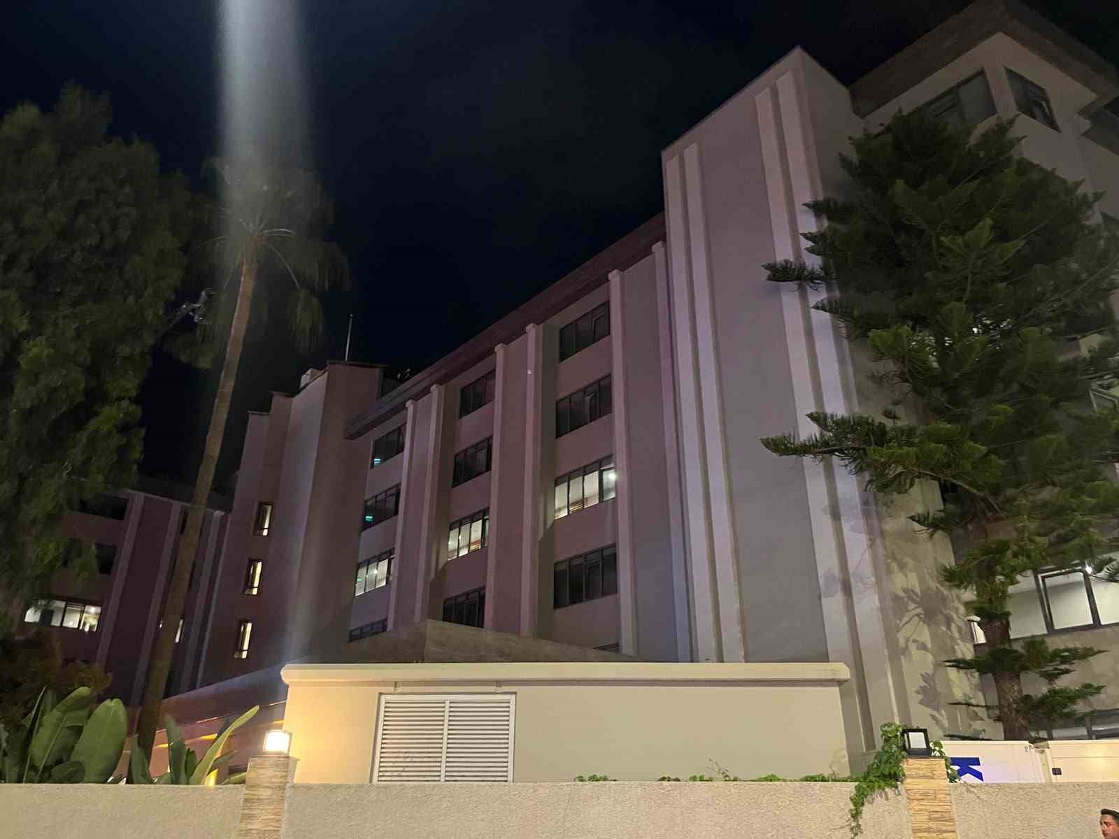 Alanya’da otelin çatı katında yangın: Konaklayan misafirler tedbir amaçlı tahliye edildi 9 alanyada otelin cati katinda yangin konaklayan misafirler tedbir amacli tahliye edildi 5 XbqtuBQR
