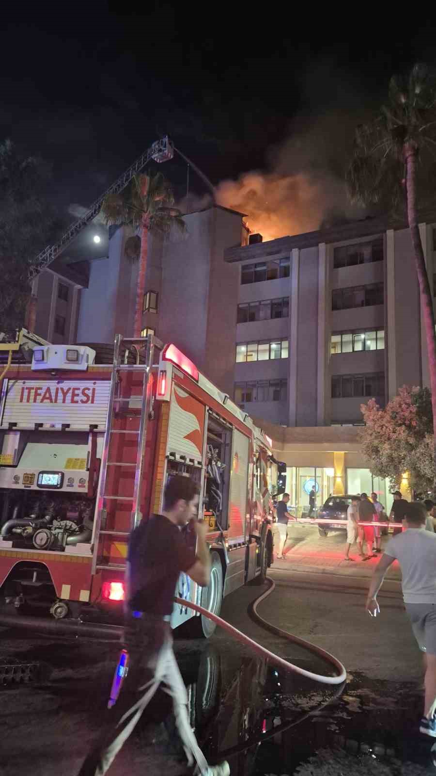 Alanya’da otelin çatı katında yangın: Konaklayan misafirler tedbir amaçlı tahliye edildi 13 alanyada otelin cati katinda yangin konaklayan misafirler tedbir amacli tahliye edildi 9 jT81pDHL