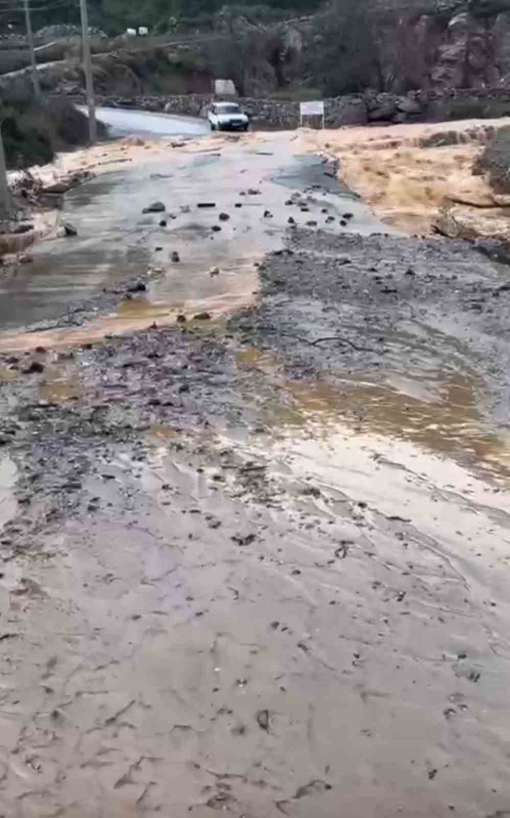alanyada saganak sonrasi su taskini koprude zarara neden oldu 1 HkO7lku7