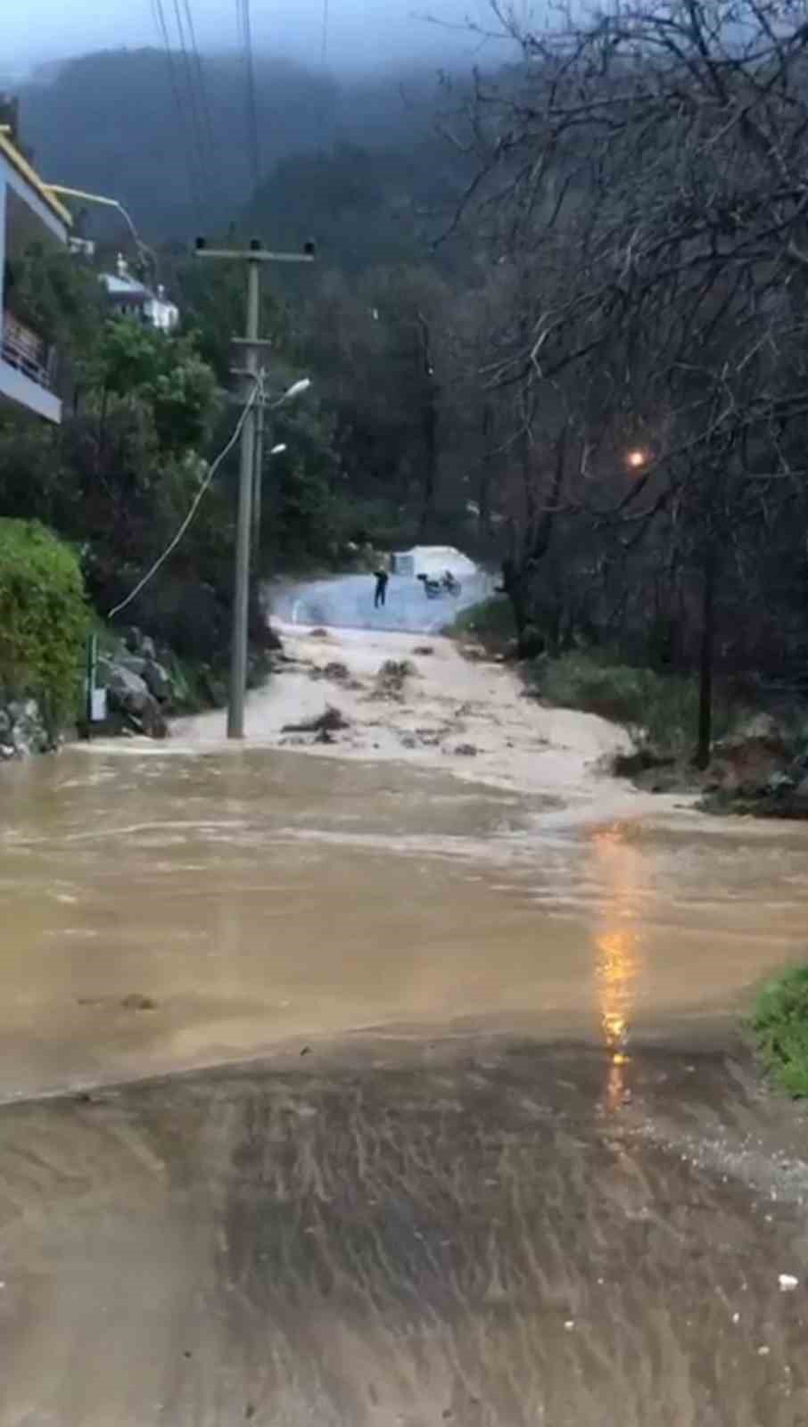 alanyada saganak sonrasi su taskini koprude zarara neden oldu 3 Ck7una1z