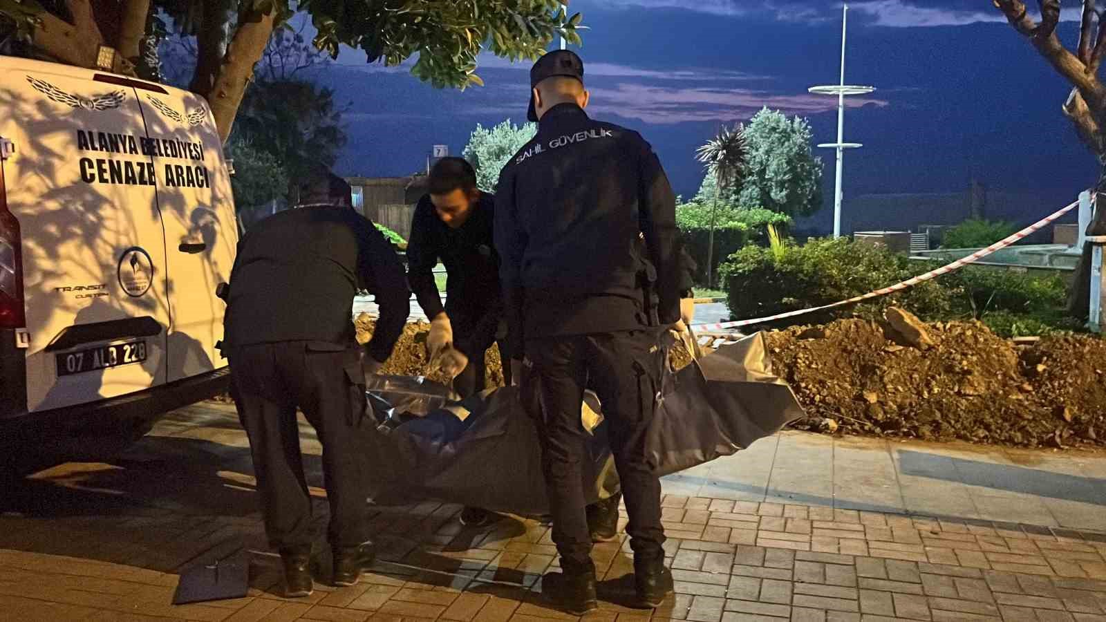 alanyada sahilde bir kadin olu bulundu 2 XtCIUOu6