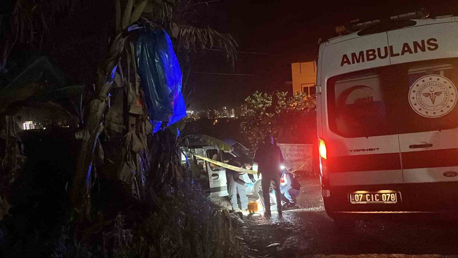 alanyada seyir halindeki araca silahli saldiri 1 olu 5 k1neNWlr