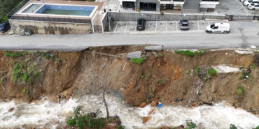 alanyada-siddetli-yagis-sonrasi-heyelan-olustu-yol-coktu-pS2w4Jgu.jpg