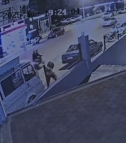 Alanya’da sokakta bir kadına yumruk atıp, makasla yüzünü yaralayan şahıs tutuklandı 9 alanyada sokakta bir kadina yumruk atip makasla yuzunu yaralayan sahis tutuklandi 5 uNf71uIs