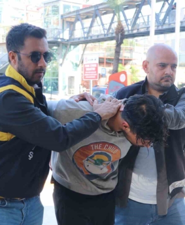 alanyada-sokakta-bir-kadina-yumruk-atip-makasla-yuzunu-yaralayan-sahis-tutuklandi-ntL6p279.jpg