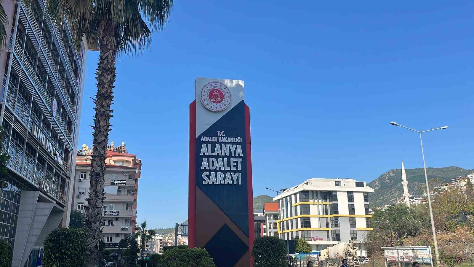 alanyada sokakta kadina saldirida bulunan sahis adliyeye sevk edildi 9 DgkNYHwH