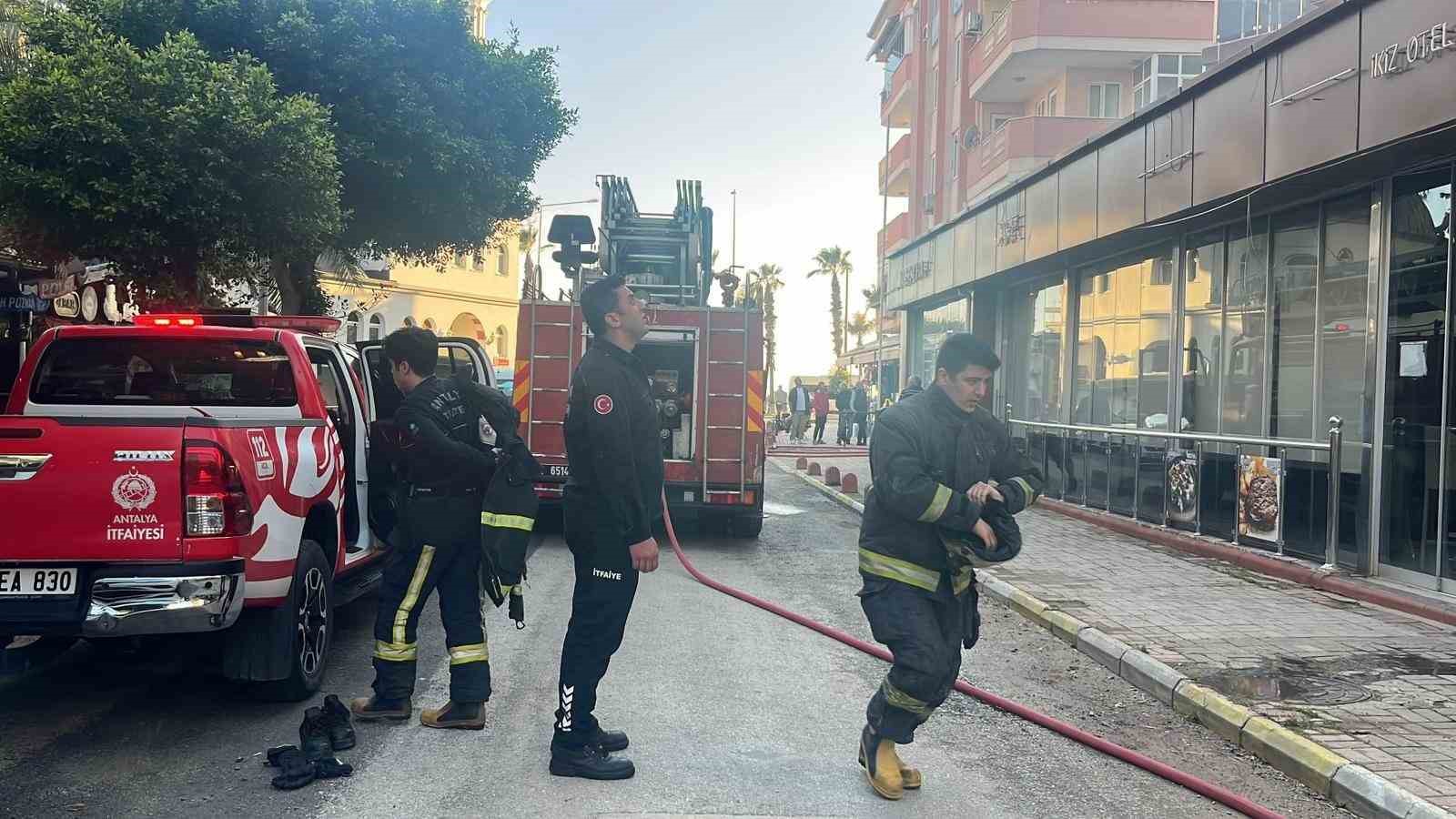 alanyada tadilattaki otelde cikan yangin korkuttu 1 AR17N2ln