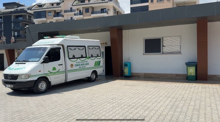 alanyada takla atan otomobil alev aldi 2 olu 3 agir yarali 1 5MQ72OCp