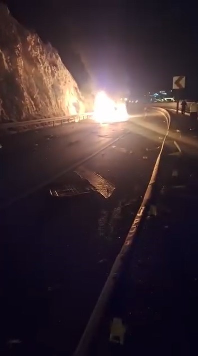 alanyada takla atan otomobil alev aldi 2 olu 3 agir yarali 8 ANDhfzJR