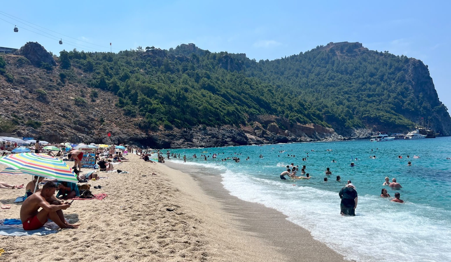 Alanya’da tatilciler deniz ve güneşin tadını çıkardı 6 alanyada tatilciler deniz ve gunesin tadini cikardi 2