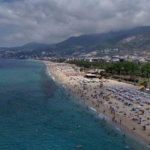 alanyada-tatilciler-deniz-ve-gunesin-tadini-cikardi-jlzUBnwZ.jpg