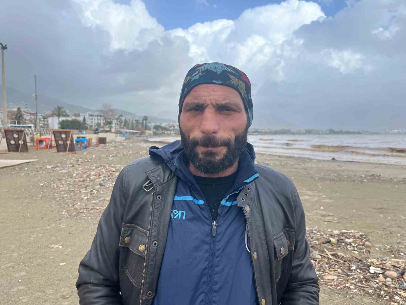 Alanya’da toz taşınımı ve sağanak yağış denizin rengini değiştirdi 6 alanyada toz tasinimi ve saganak yagis denizin rengini degistirdi 2