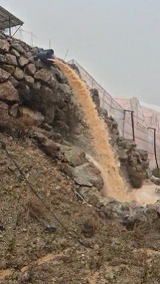 Alanya’da toz taşınımı ve sağanak yağış denizin rengini değiştirdi 12 alanyada toz tasinimi ve saganak yagis denizin rengini degistirdi 8