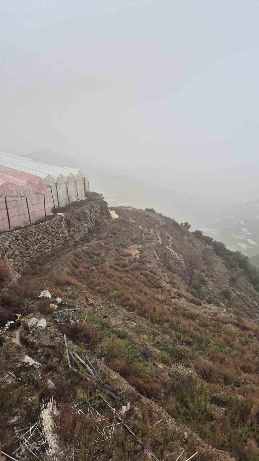 Alanya’da toz taşınımı ve sağanak yağış denizin rengini değiştirdi 13 alanyada toz tasinimi ve saganak yagis denizin rengini degistirdi 9 Uwlz3346