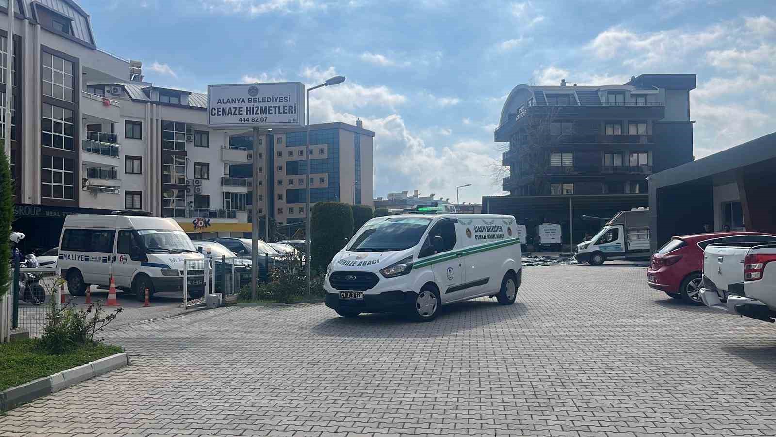 alanyada traktor surucusunun cenazesi yakinlarina teslim edildi 1 i9zgkBdv