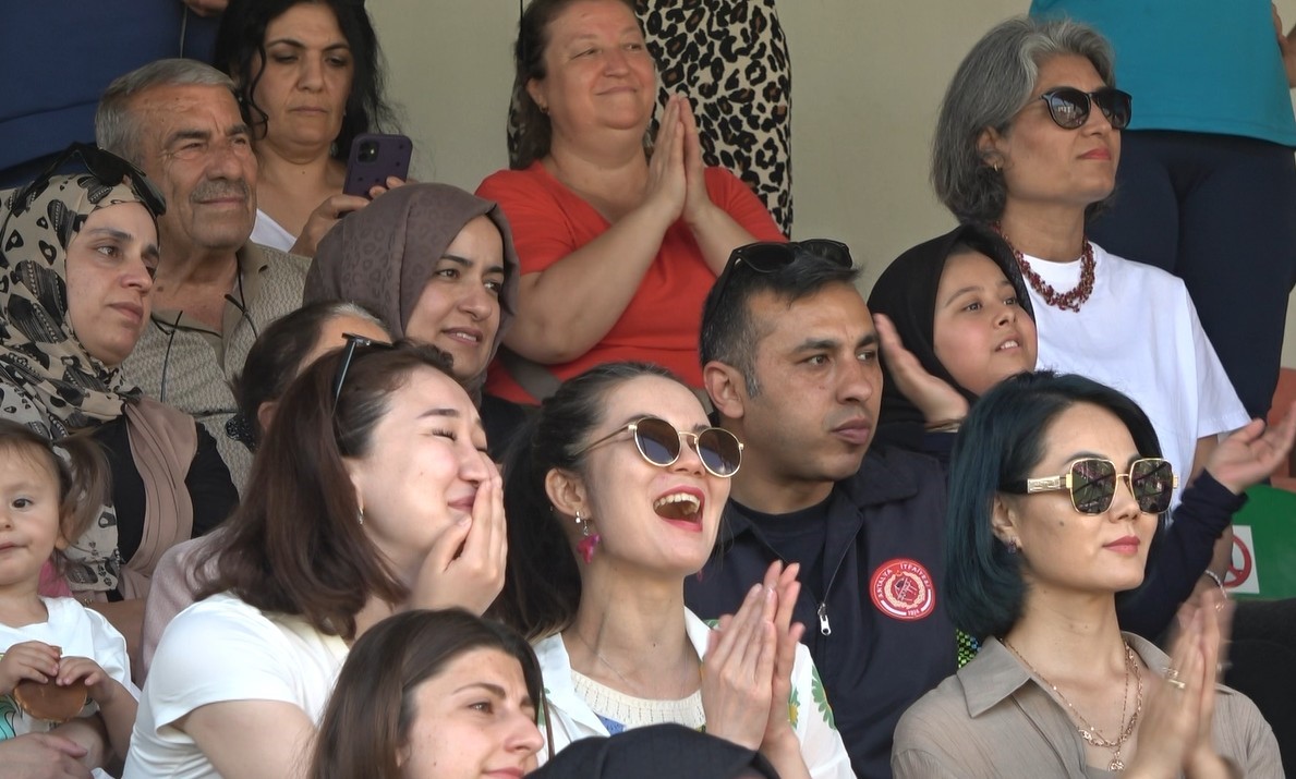 alanyada yabanci vatandaslar da bayram kutlamalarina katildi 0 dQmKGtcs