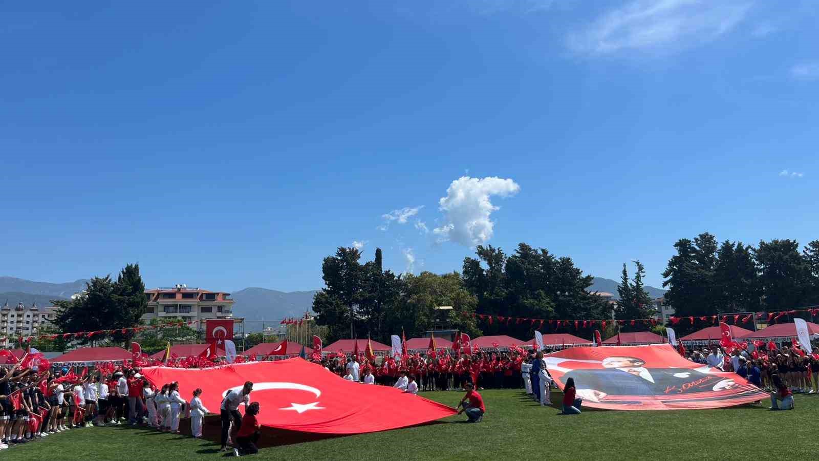 alanyada yabanci vatandaslar da bayram kutlamalarina katildi 3 madyQ2kZ