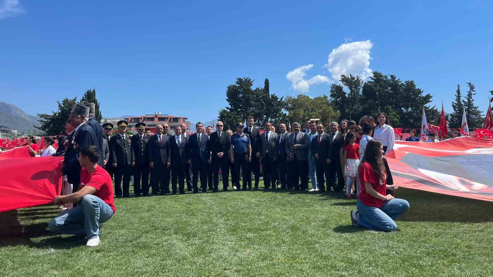 alanyada yabanci vatandaslar da bayram kutlamalarina katildi 4 mPwGiBIA