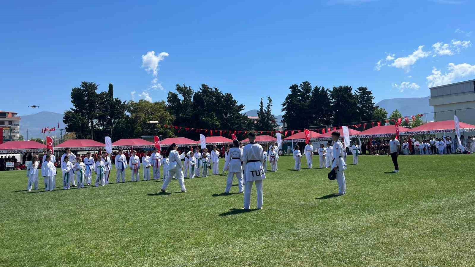 alanyada yabanci vatandaslar da bayram kutlamalarina katildi 6 IIe94uL6