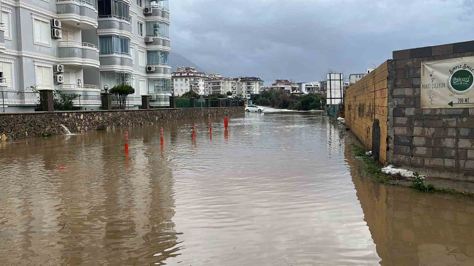 alanyada yagmur dolu ve firtina hayati olumsuz etkiledi 1 JRFF2q7T