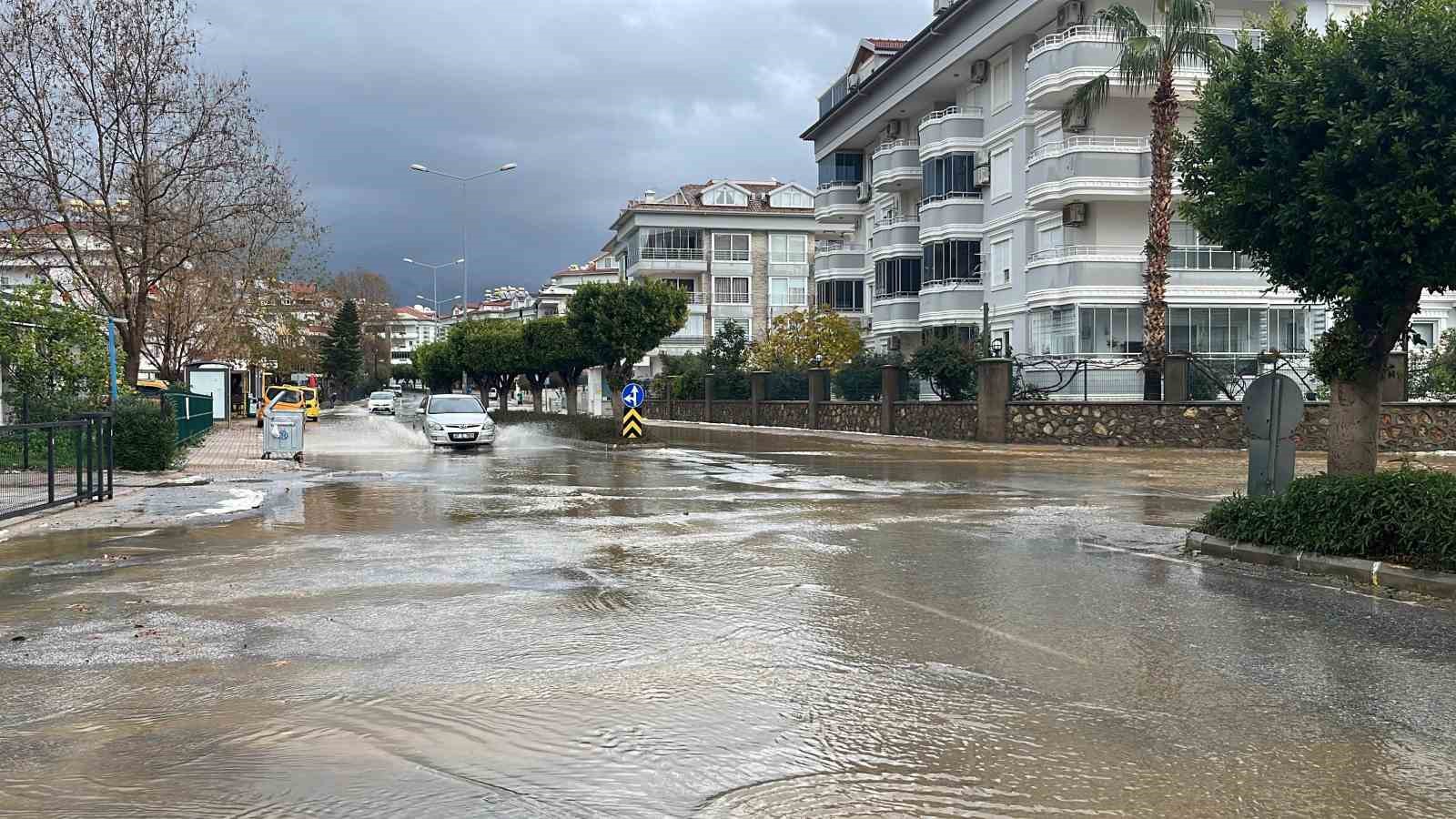 alanyada yagmur dolu ve firtina hayati olumsuz etkiledi 2 8j42yw3I